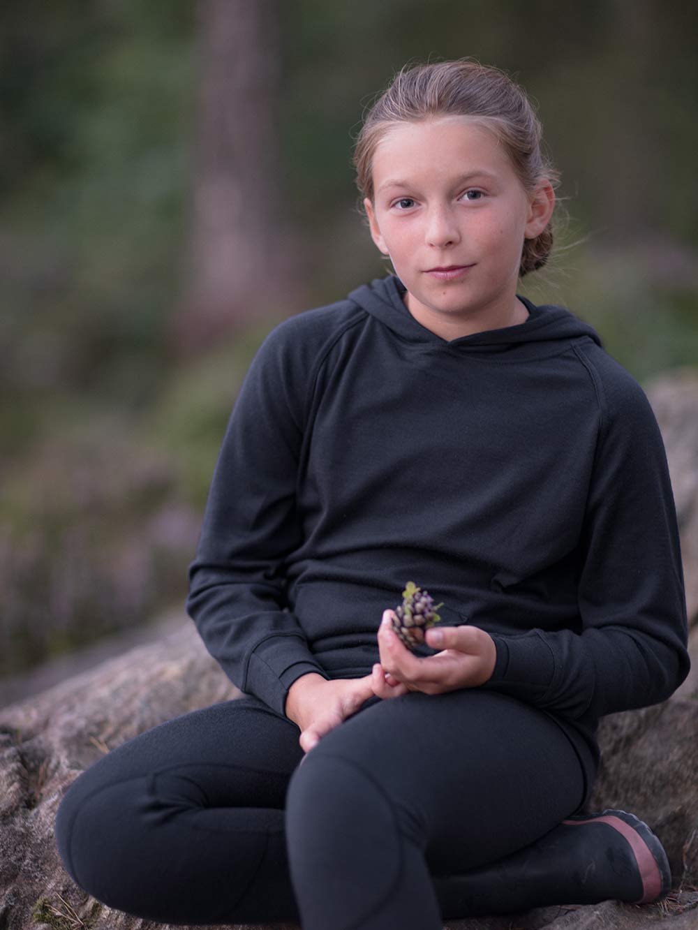 Kids merino hoodie black detail #colour_ink