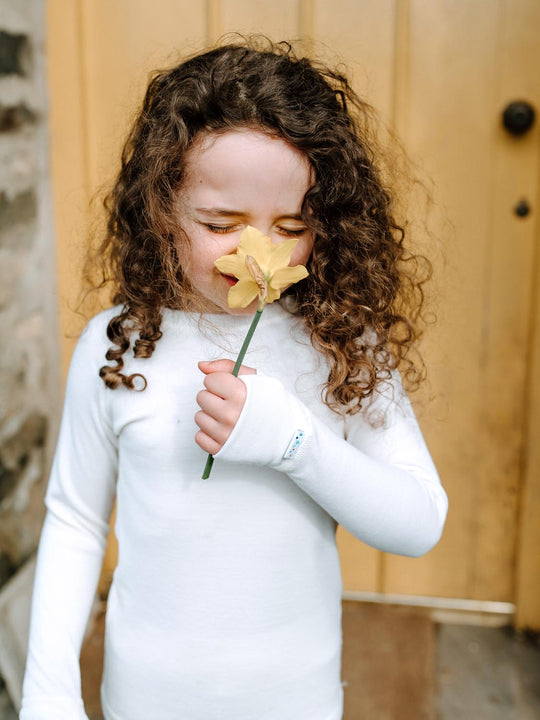 Merino wool kids thermal baselayer pyjama top in white #colour_pure-ivory