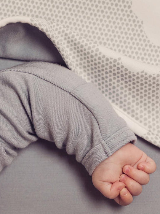 merino baby cot blanket grey cloud detail  #colour_silver-linings