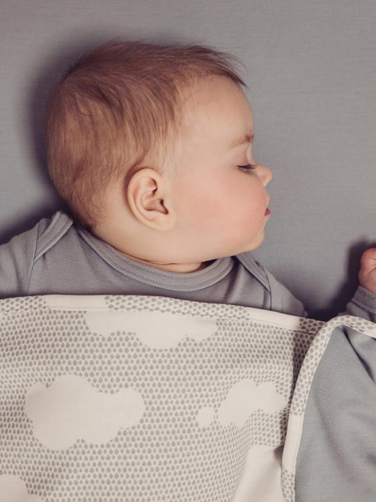 merino baby cot blanket grey cloud front  #colour_silver-linings