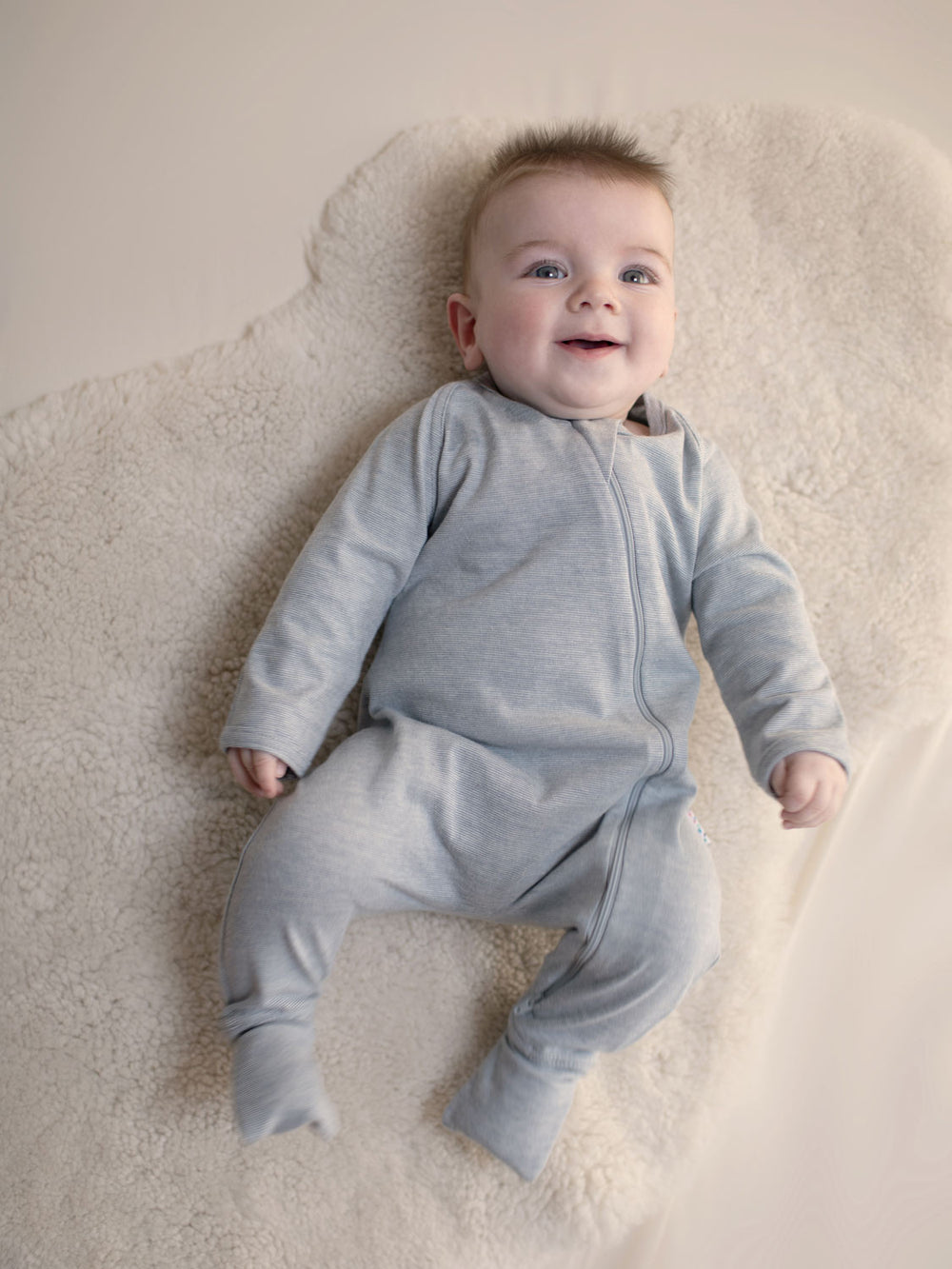 merino baby sleepsuit grey superlove front #colour_cloud-grey-melange