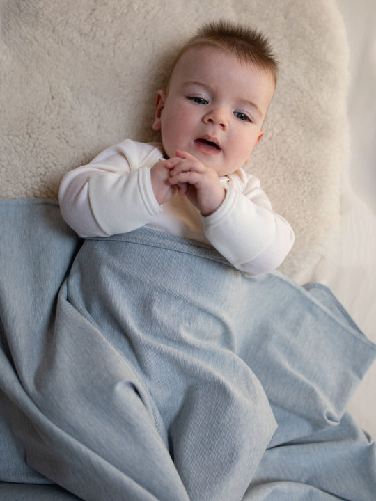 merino baby swaddle blanket grey superlove detail #colour_cloud-grey-melange