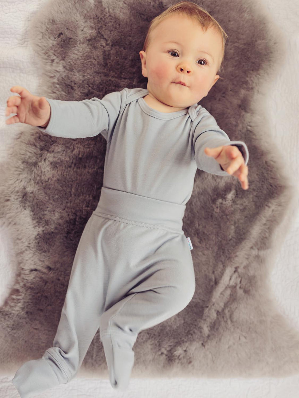 baby merino thermal base layer Superlove Merino grey detail #colour_cloud-grey