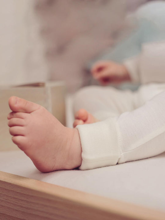 baby merino thermal base layer Superlove Merino white foot #colour_pure-ivory