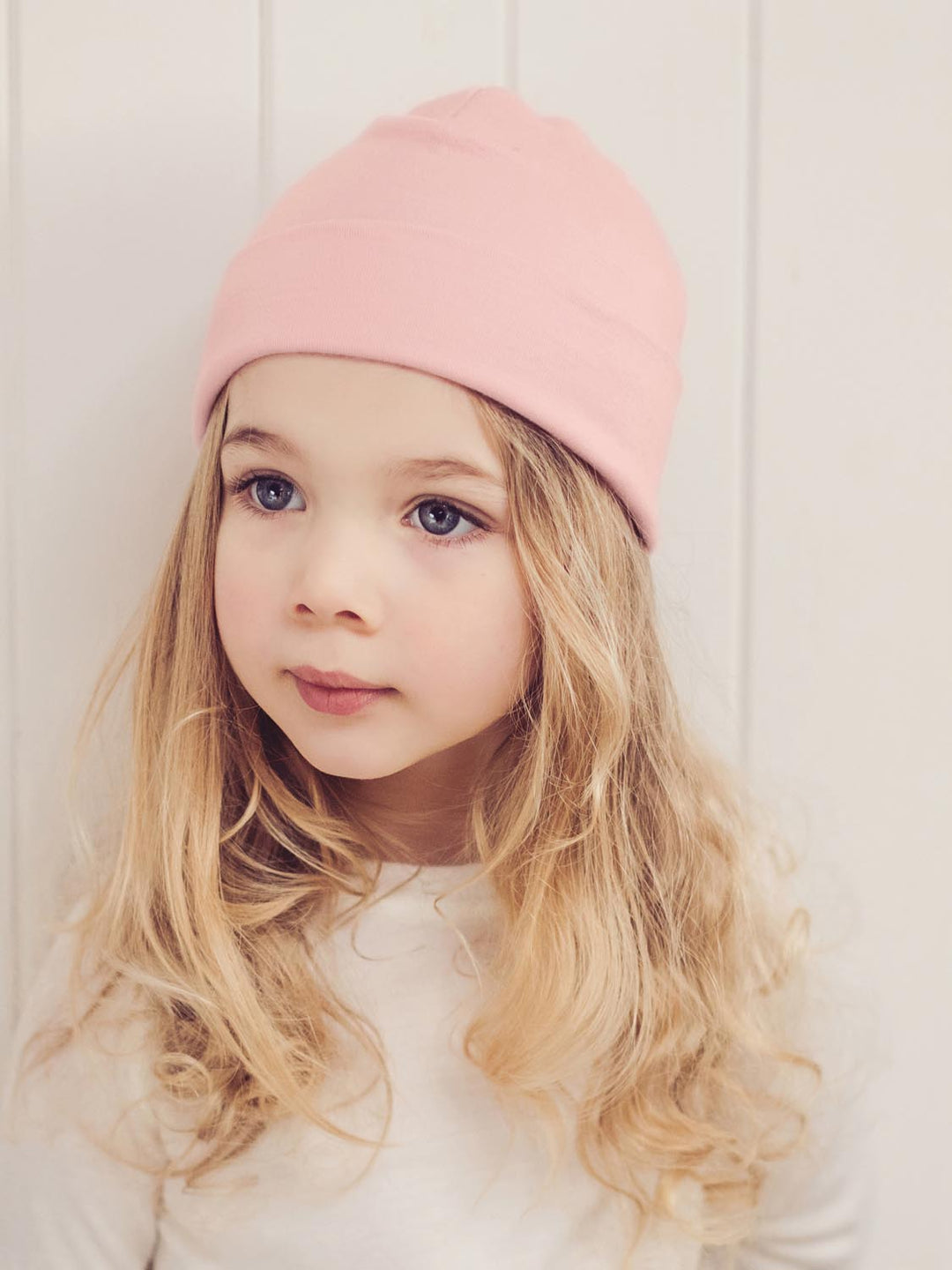 merino beanie pink closeup #colour_vintage-rose