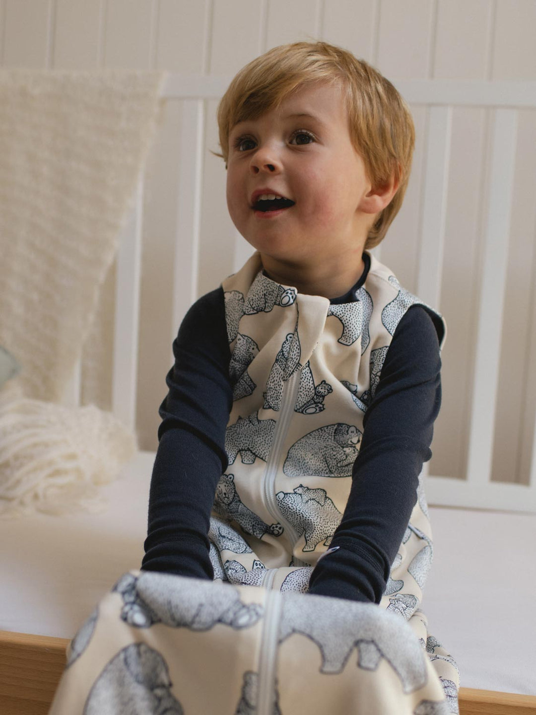Merino toddler sleeping bag Superlove Merino beige neutral bears closeup #colour_bearhugs-oat