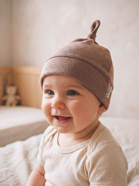Merino baby hat beige close #colour_pebble