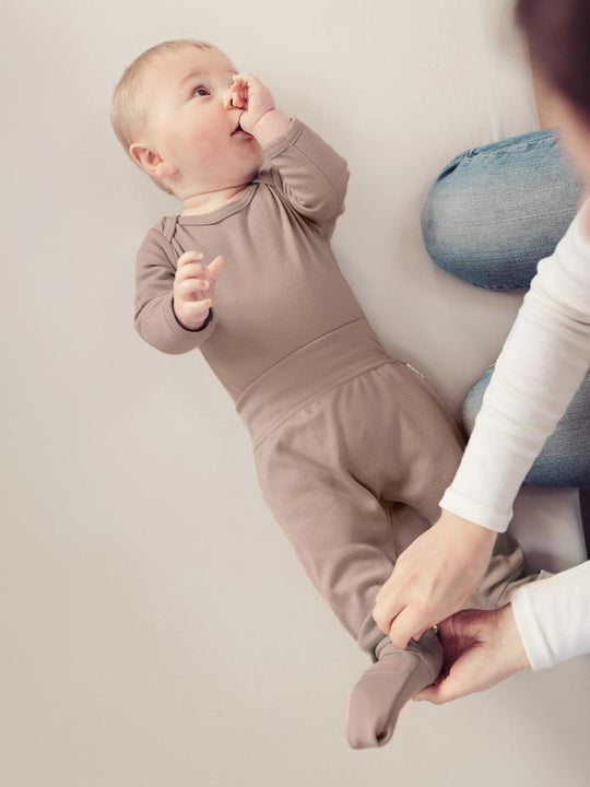 Merino baby footed legging neutral beige front #colour_pebble