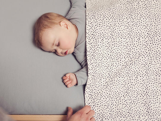 merino baby cot blanket monochrome spots side #colour_speckle