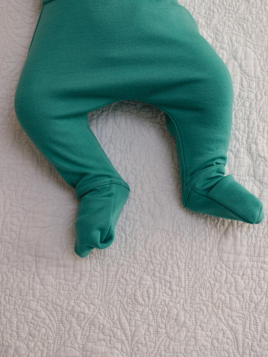 baby merino thermal base layer Superlove Merino green feet #colour_wild-green