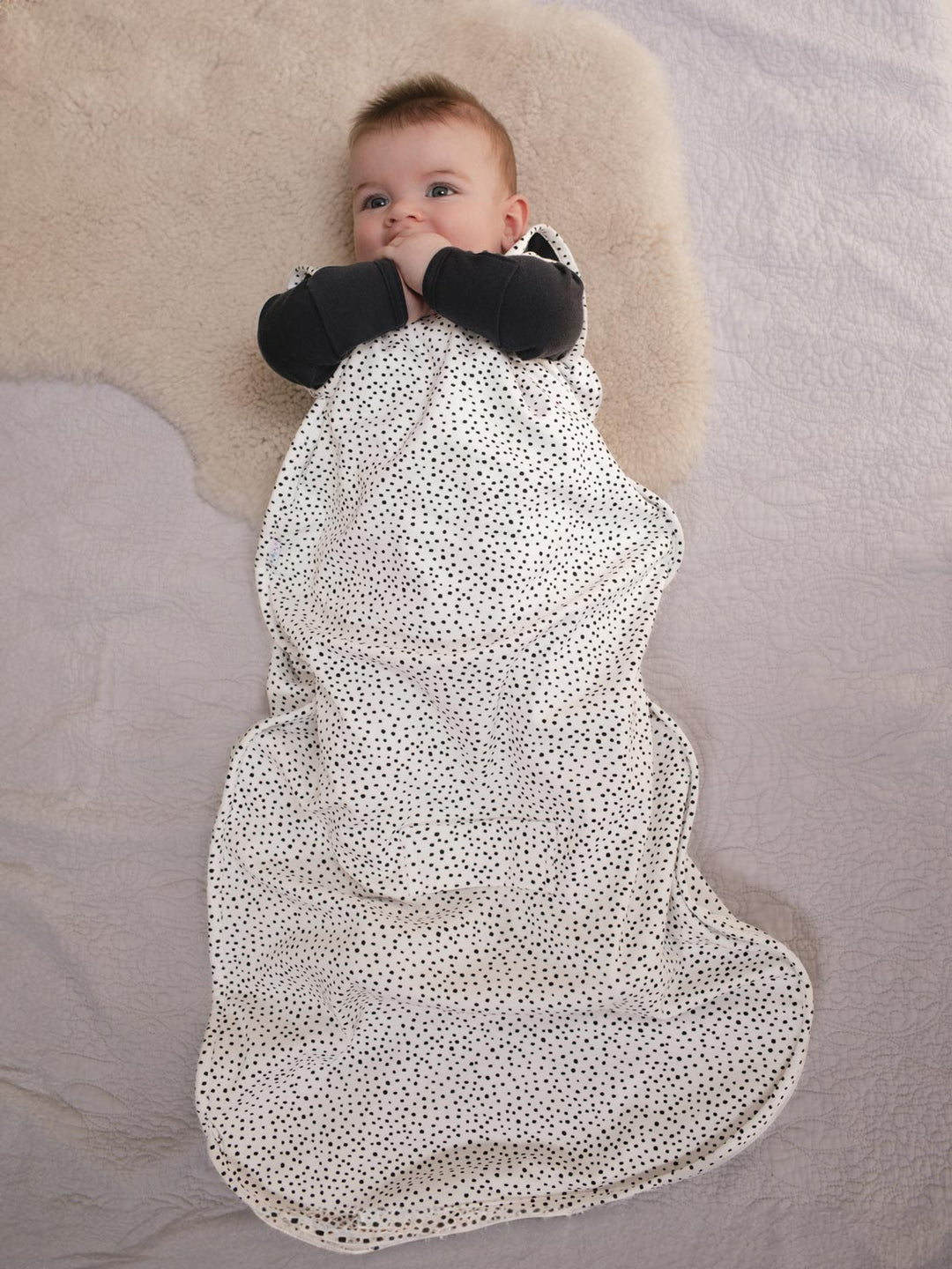 Merino baby sleeping bag monochrome spots full #colour_speckle