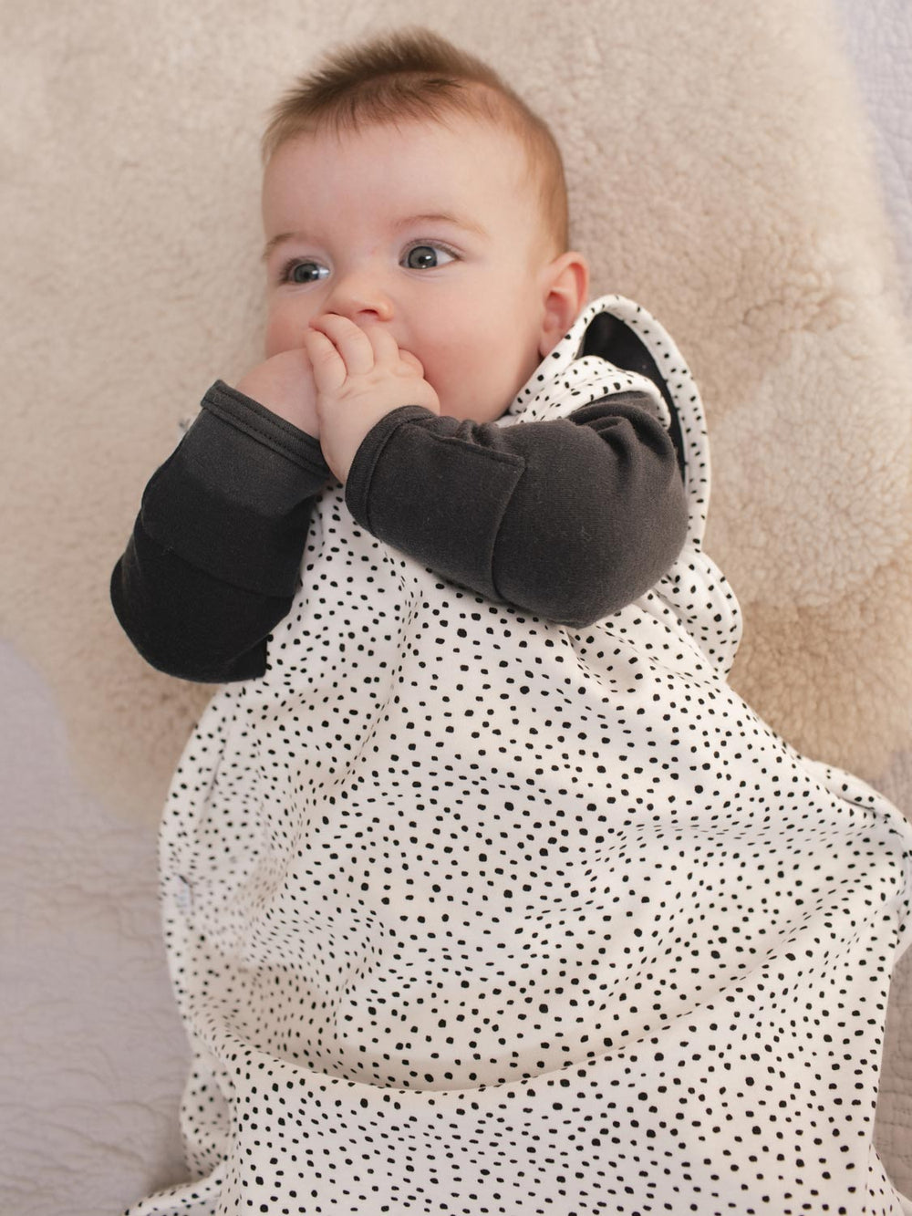 Merino baby sleeping bag monochrome spots detail #colour_speckle