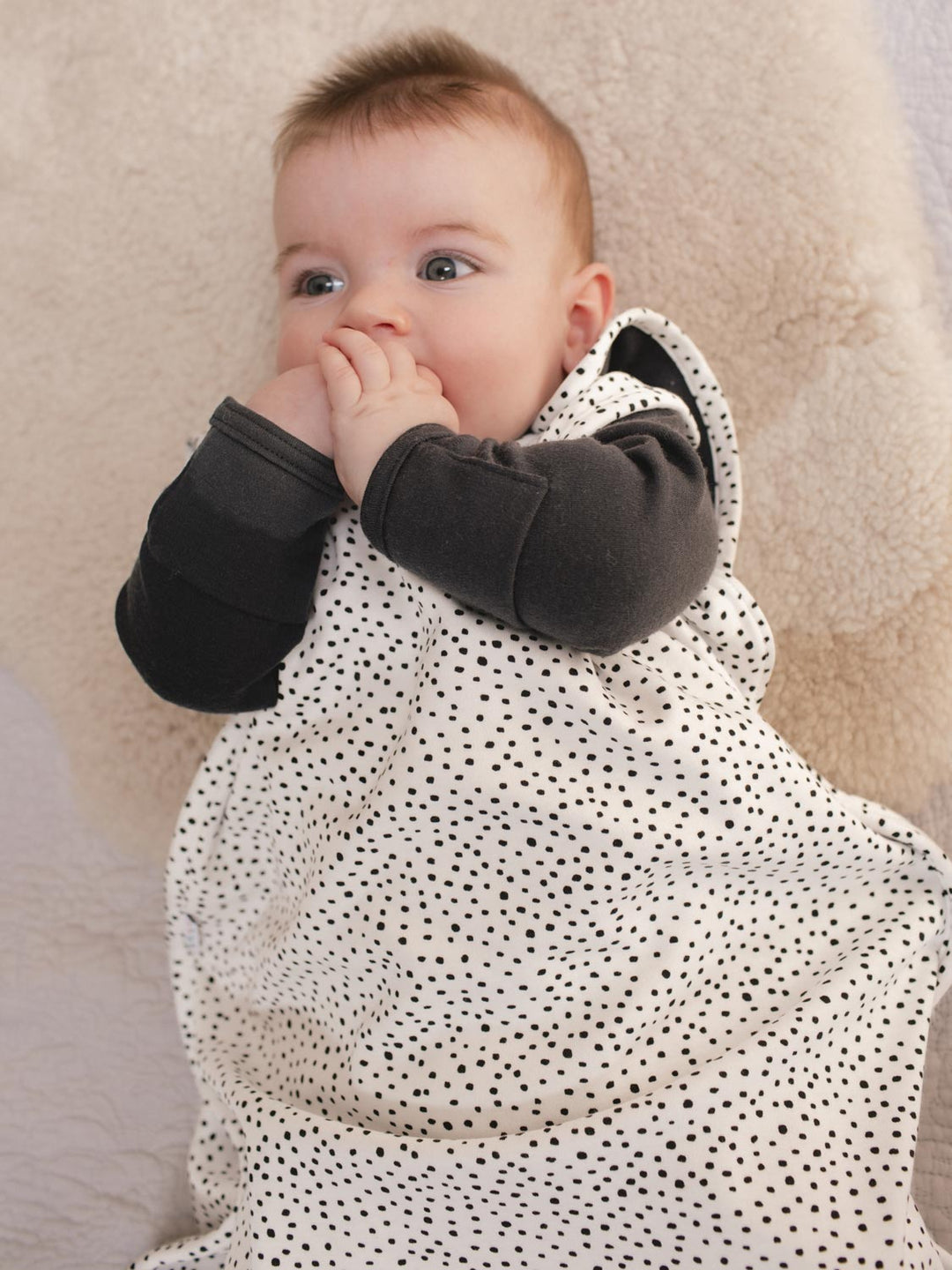 Merino baby sleeping bag monochrome spots detail #colour_speckle