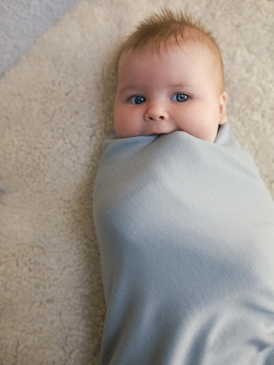 Merino blanket swaddle grey closeup #colour_cloud-grey