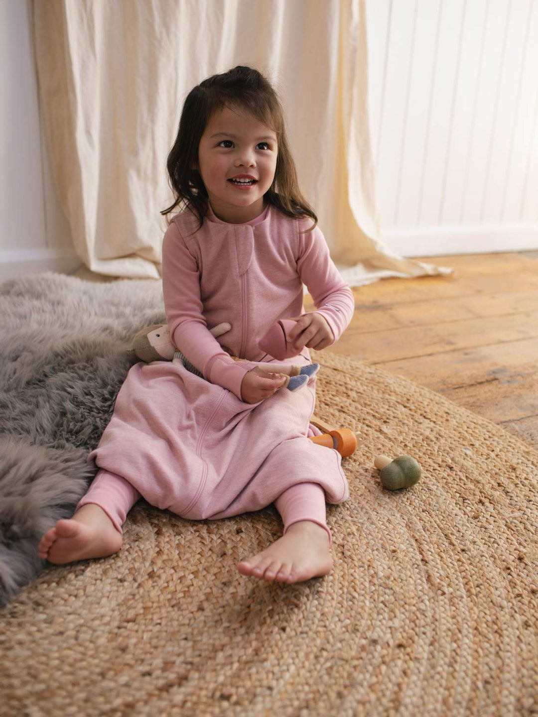 superlove toddler merino sleeping bag with feet pink sitting #colour_vintage-rose-melange