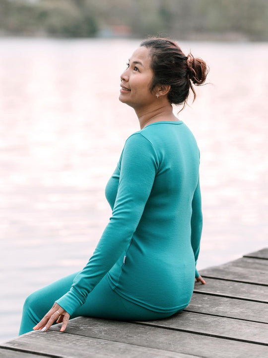 womens merino base layer thermal green back #colour_wild-green